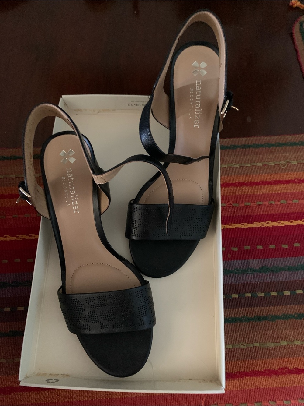 Naturalizer Black Sandals 7.5 New in Box - Picture 2 of 7